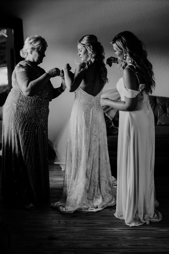 Bride gets ready with the help of her mom and sister
